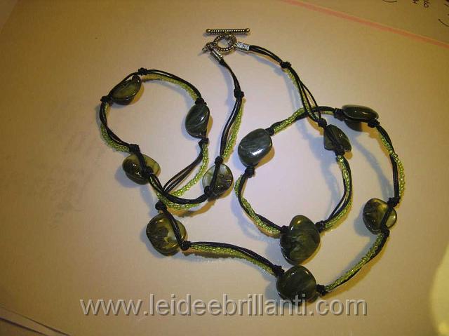 collana madreperla verde_1067x800.JPG